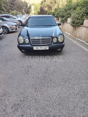 Mercedes E 220-1