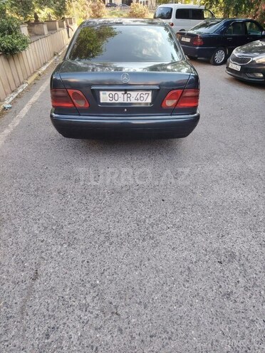 Mercedes E 220-2