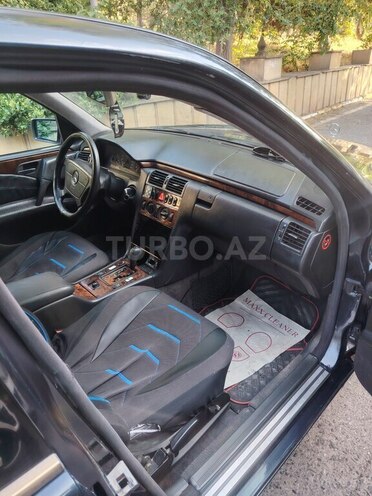Mercedes E 220-3