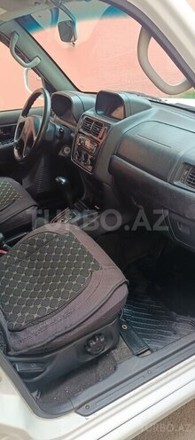 Mitsubishi Pajero io-6