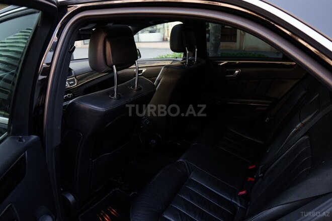 Mercedes E 220 4MATIC-17