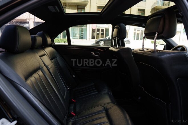 Mercedes E 220 4MATIC-18