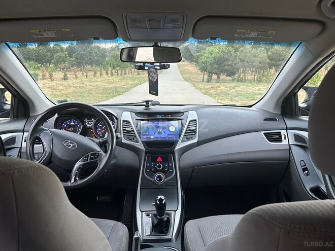 Hyundai Elantra-8