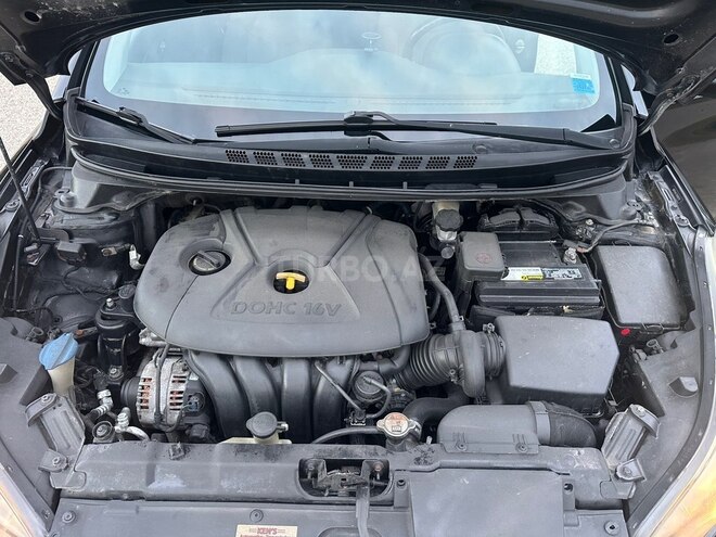 Hyundai Elantra-9