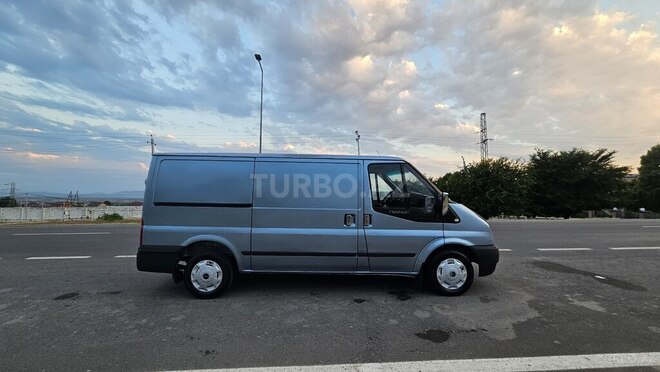 Ford Transit-6