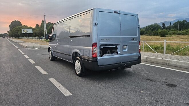 Ford Transit-4