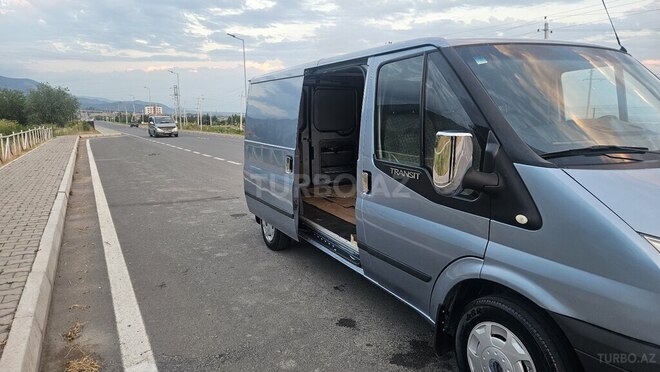 Ford Transit-8