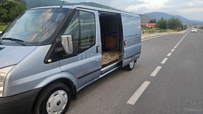Ford Transit-9
