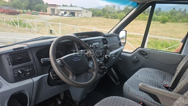 Ford Transit-12