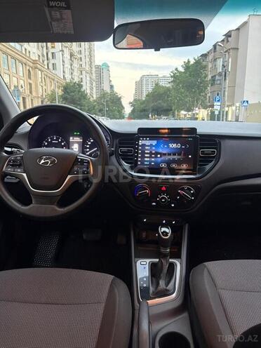 Hyundai Accent-8