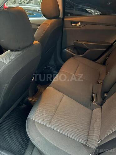 Hyundai Accent-7