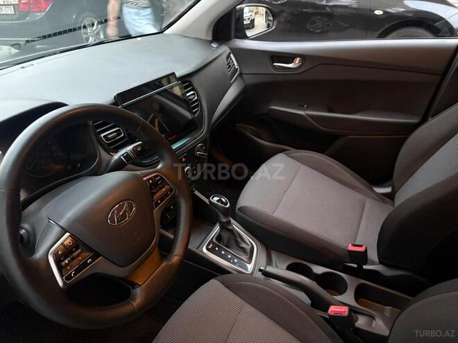 Hyundai Accent-9