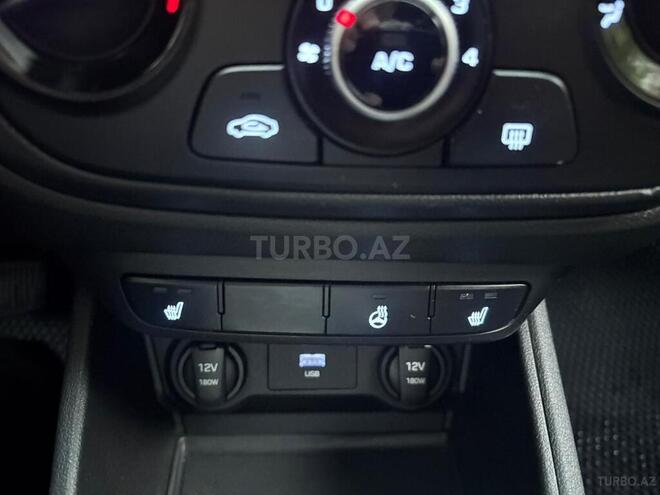 Hyundai Accent-11
