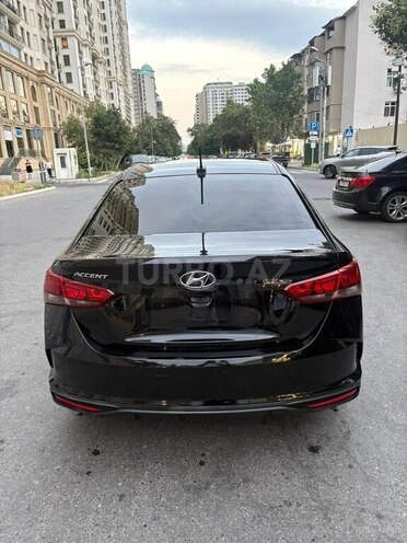 Hyundai Accent-5