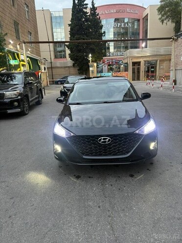 Hyundai Accent-2