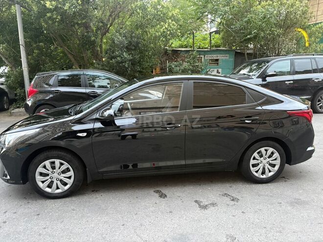 Hyundai Accent-4