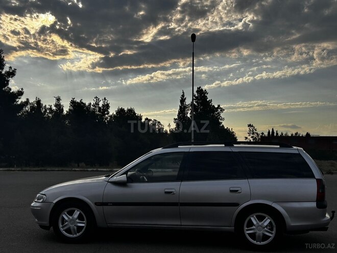Opel Vectra-4