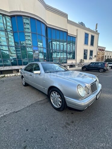 Mercedes E 240-3