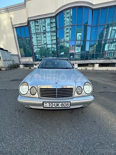 Mercedes E 240-1