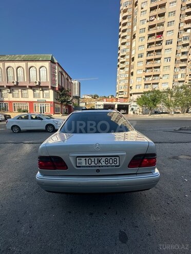 Mercedes E 240-5