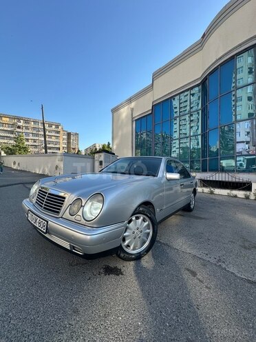 Mercedes E 240-2