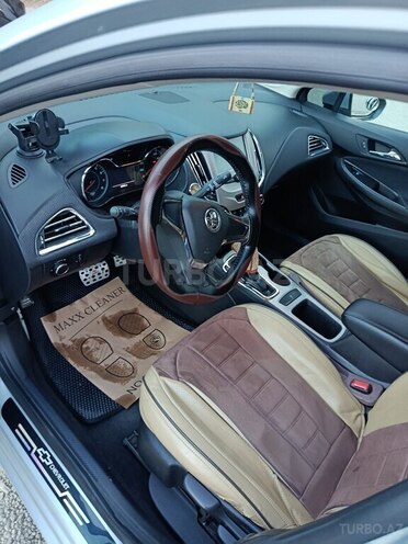 Chevrolet Cruze-11