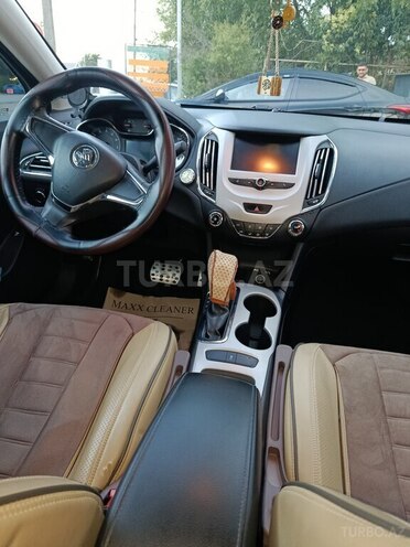 Chevrolet Cruze-12