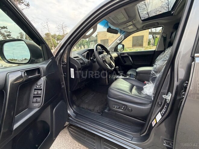 Toyota Land Cruiser Prado-12
