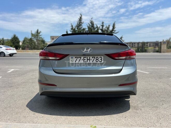 Hyundai Elantra-3