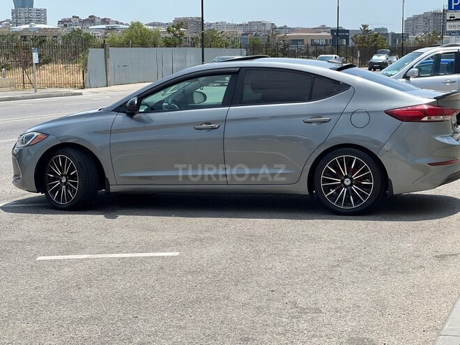 Hyundai Elantra-4
