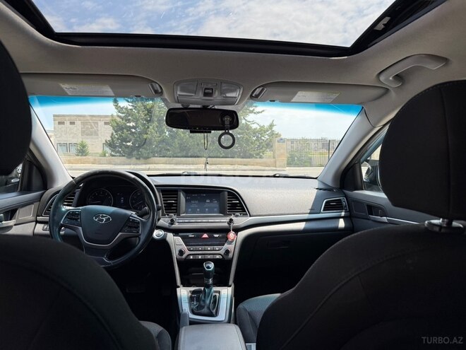 Hyundai Elantra-5