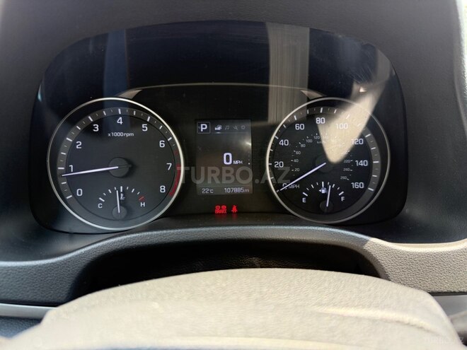 Hyundai Elantra-11