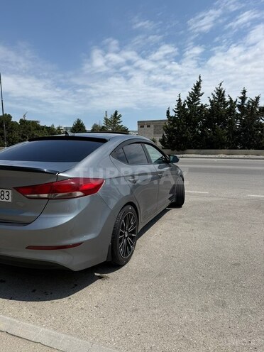 Hyundai Elantra-7