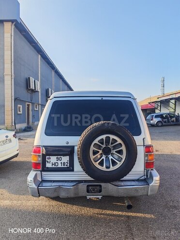 Mitsubishi Pajero-2