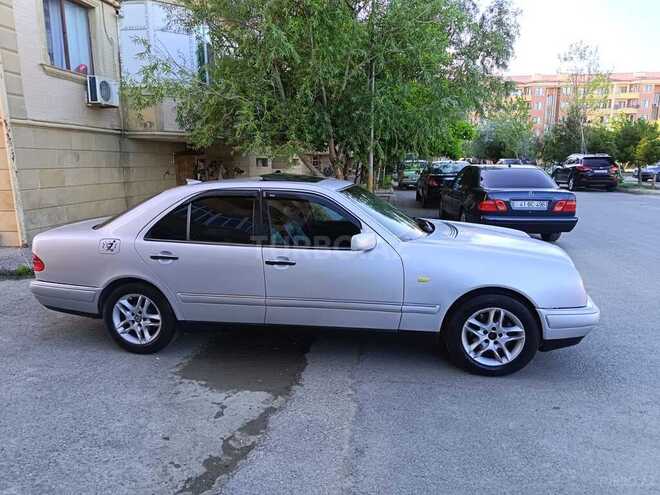 Mercedes E 230-7