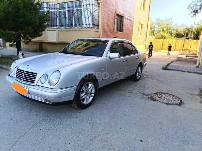 Mercedes E 230-3