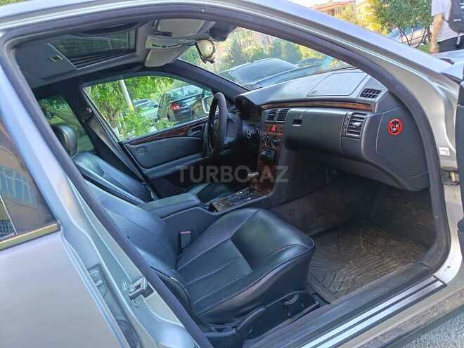 Mercedes E 230-12