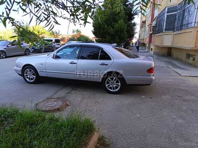 Mercedes E 230-8