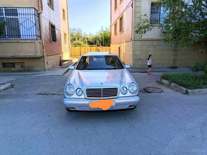 Mercedes E 230-1