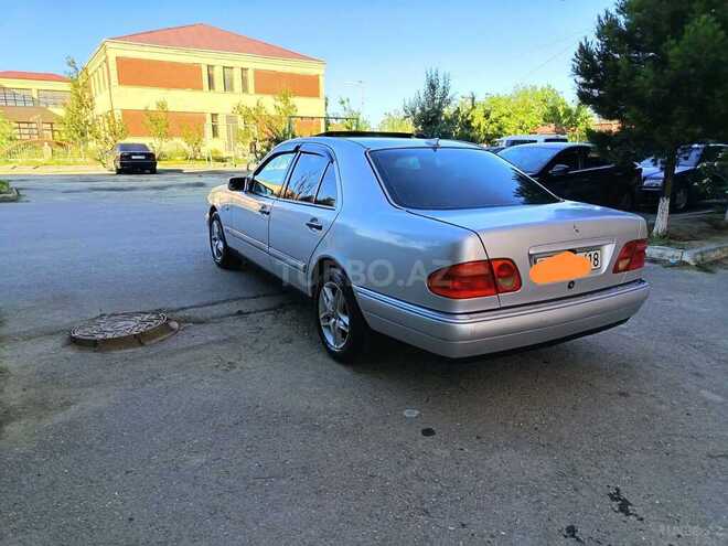 Mercedes E 230-5