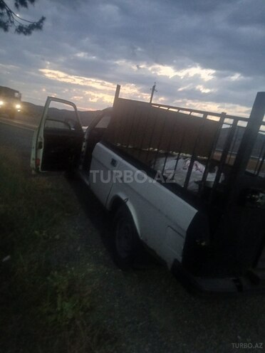 GAZ 3110 "Volga"-4