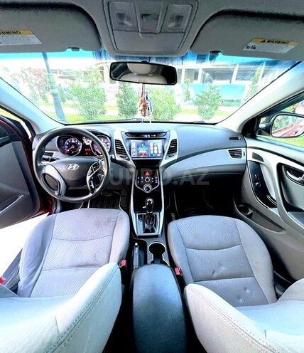Hyundai Elantra-4