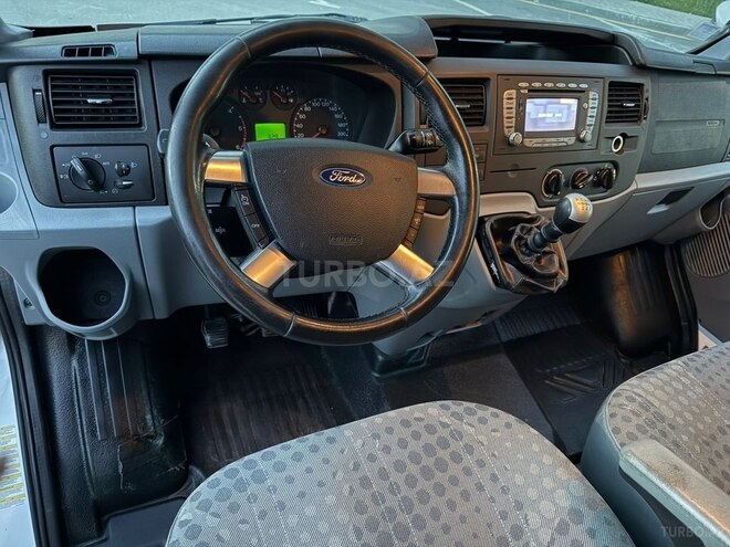 Ford Transit-7