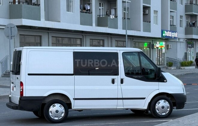 Ford Transit-10