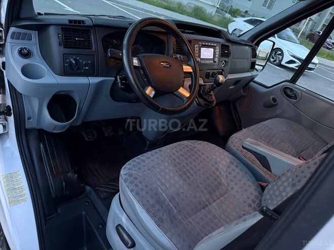 Ford Transit-19