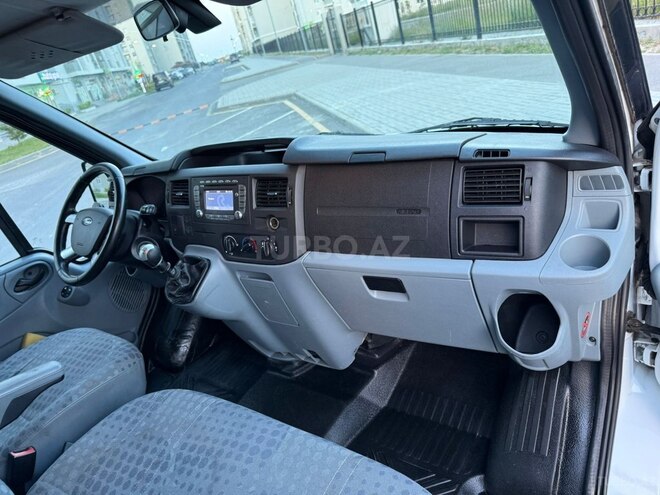 Ford Transit-11