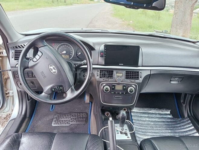 Hyundai Sonata-12