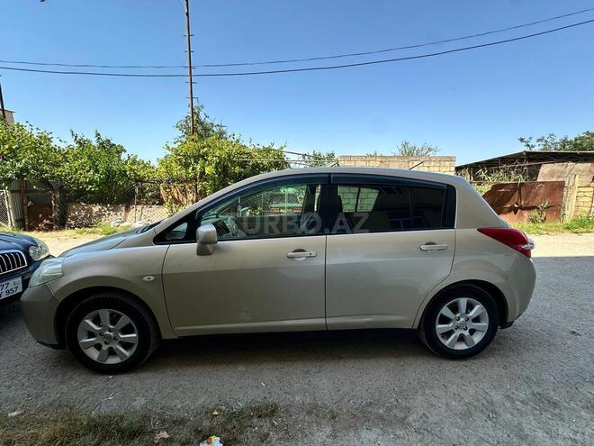 Nissan Tiida-4