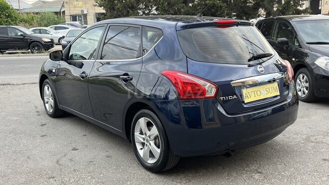 Nissan Tiida-13