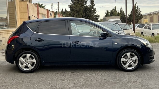 Nissan Tiida-5